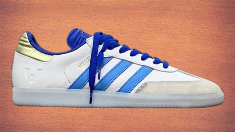 messi hält adidas schuh|lionel messi shoes samba.